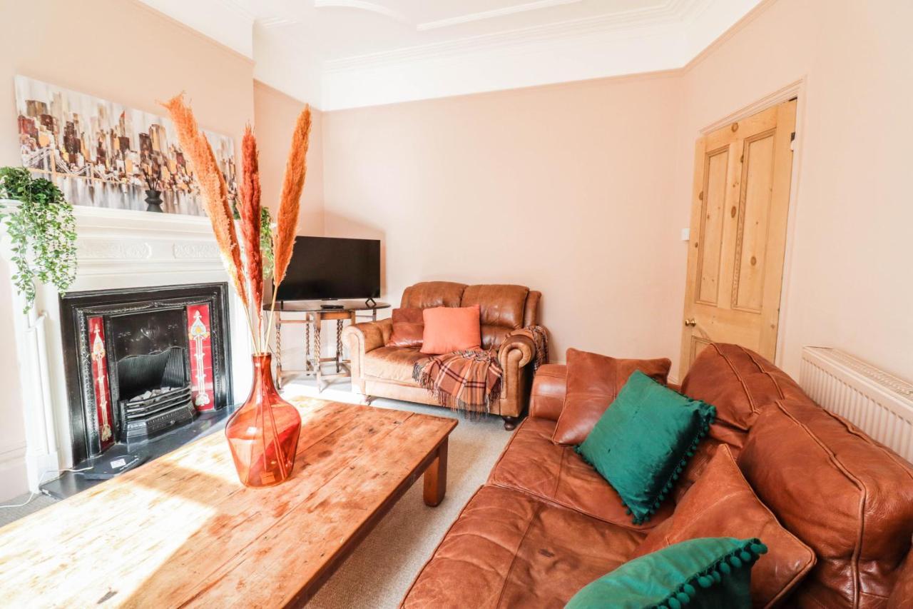 Stunning 5 Bed House In Clapham - Free Wifi! Case de vacanță