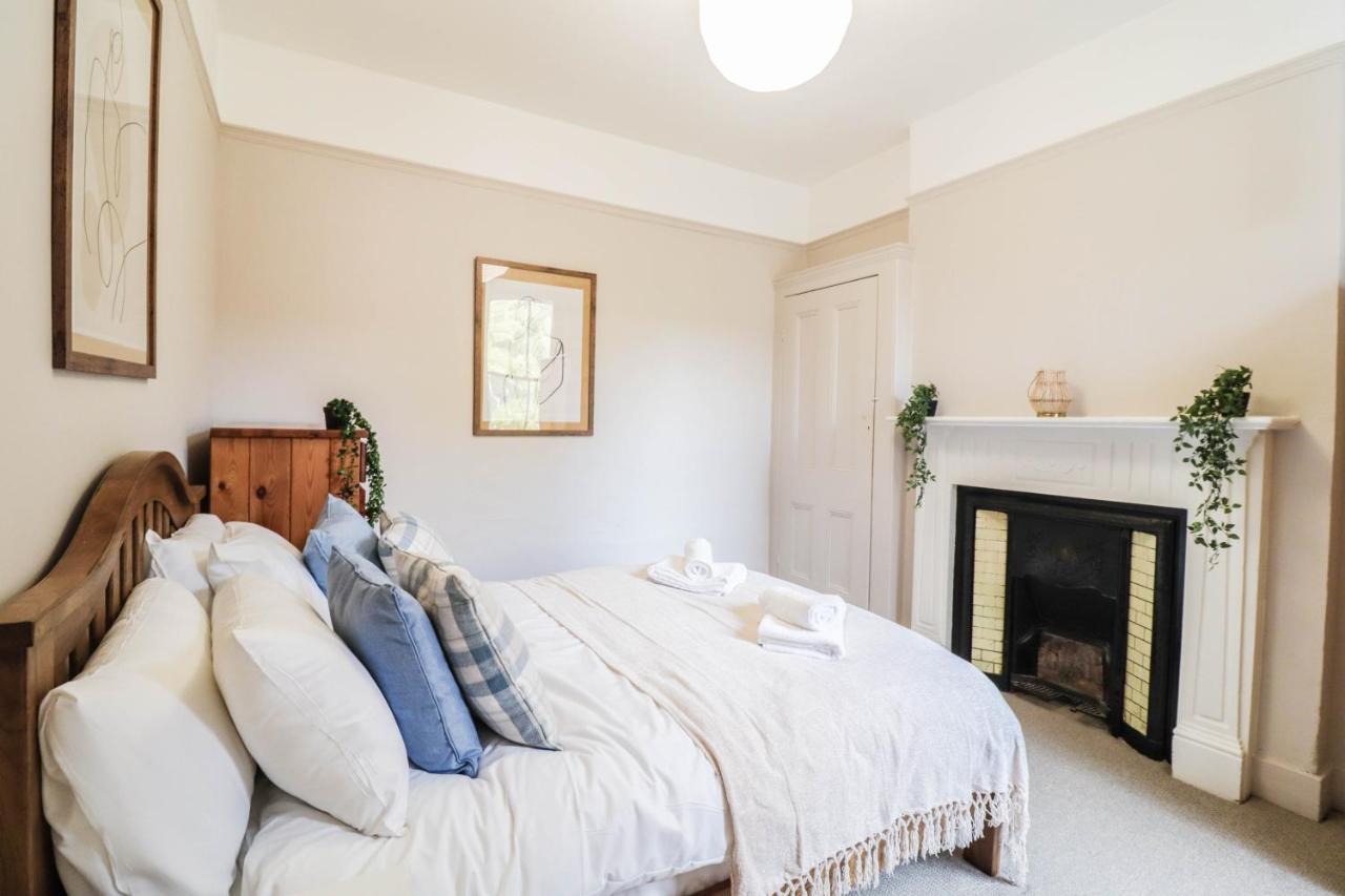 Stunning 5 Bed House In Clapham - Free Wifi! Case de vacanță *