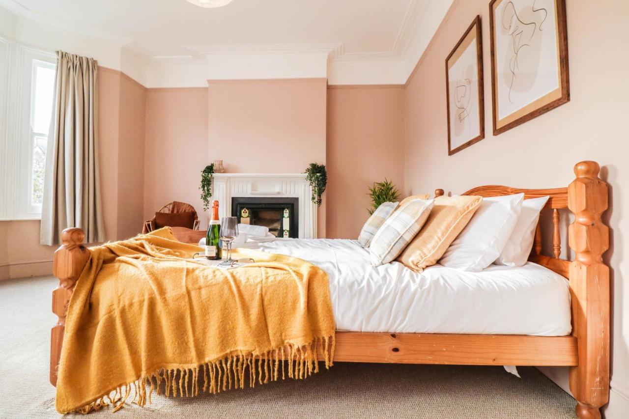 Stunning 5 Bed House In Clapham - Free Wifi! Case de vacanță Londra