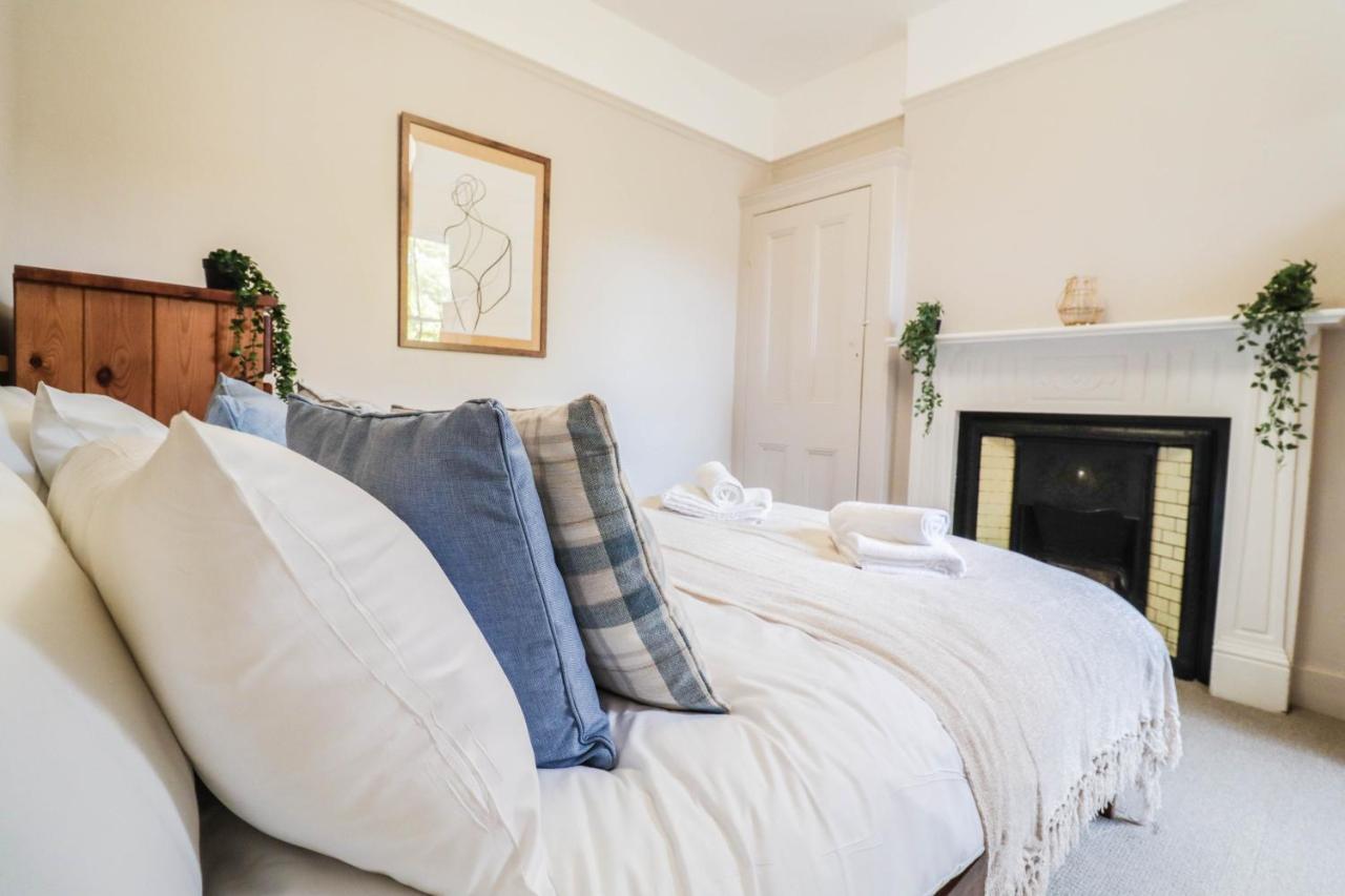 Stunning 5 Bed House In Clapham - Free Wifi! Case de vacanță
