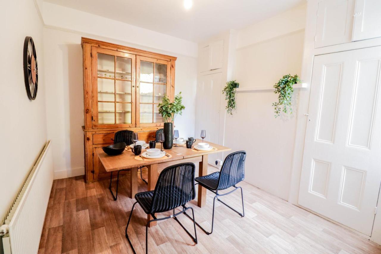 Stunning 5 Bed House In Clapham - Free Wifi! Case de vacanță *