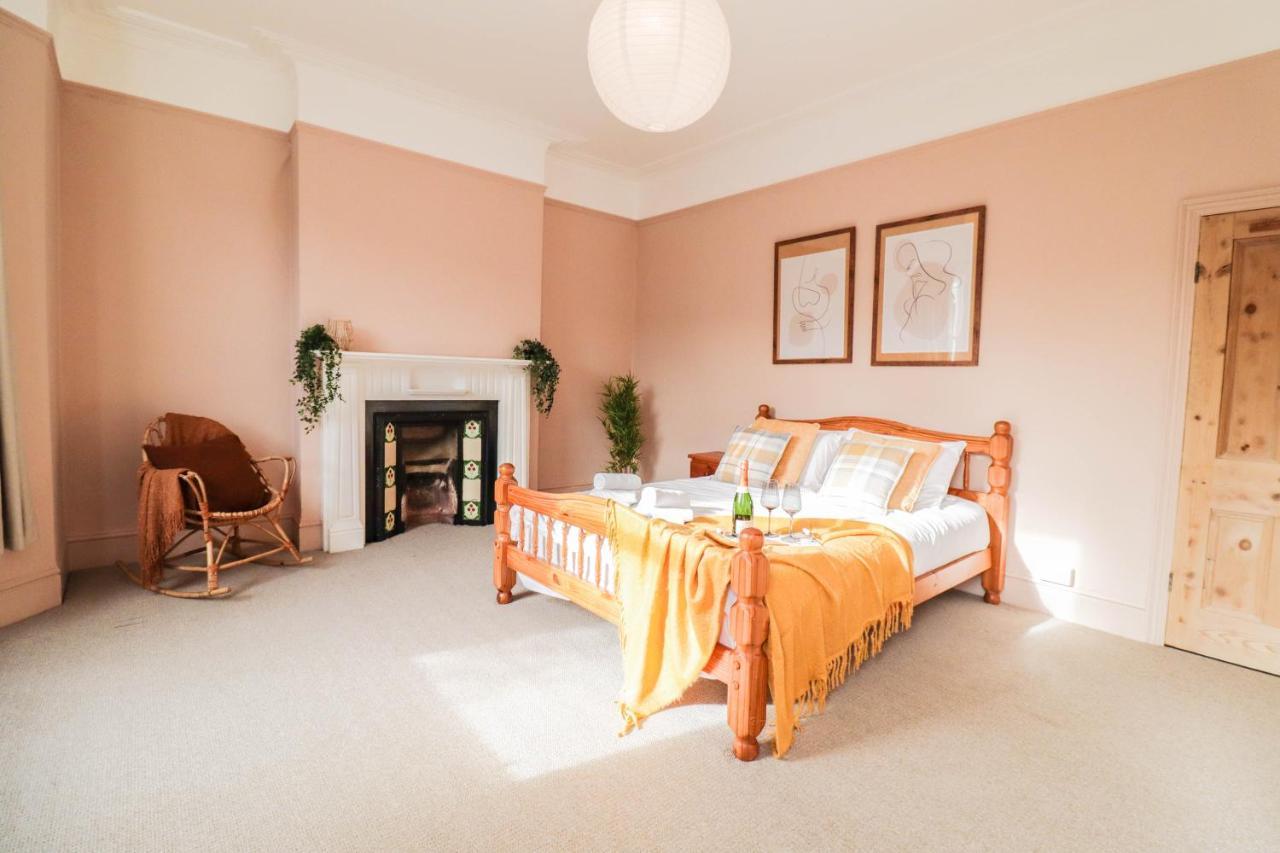 Stunning 5 Bed House In Clapham - Free Wifi! Case de vacanță