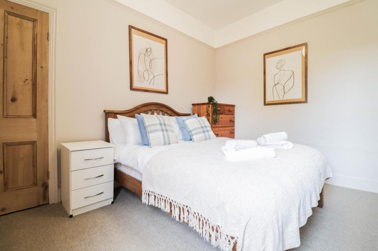 Stunning 5 Bed House In Clapham - Free Wifi! Case de vacanță Londra