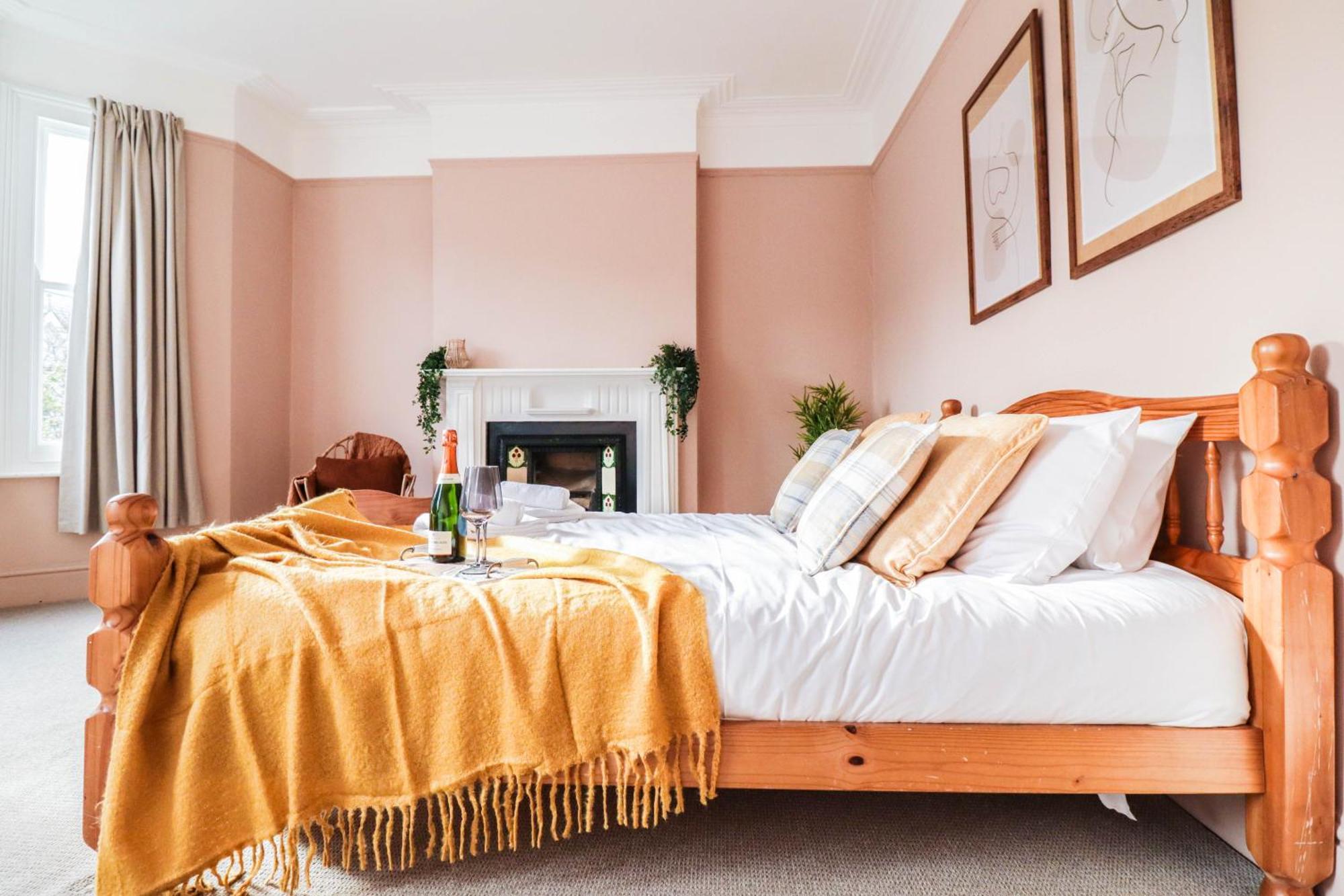 Stunning 5 Bed House In Clapham - Free Wifi! Case de vacanță Londra
