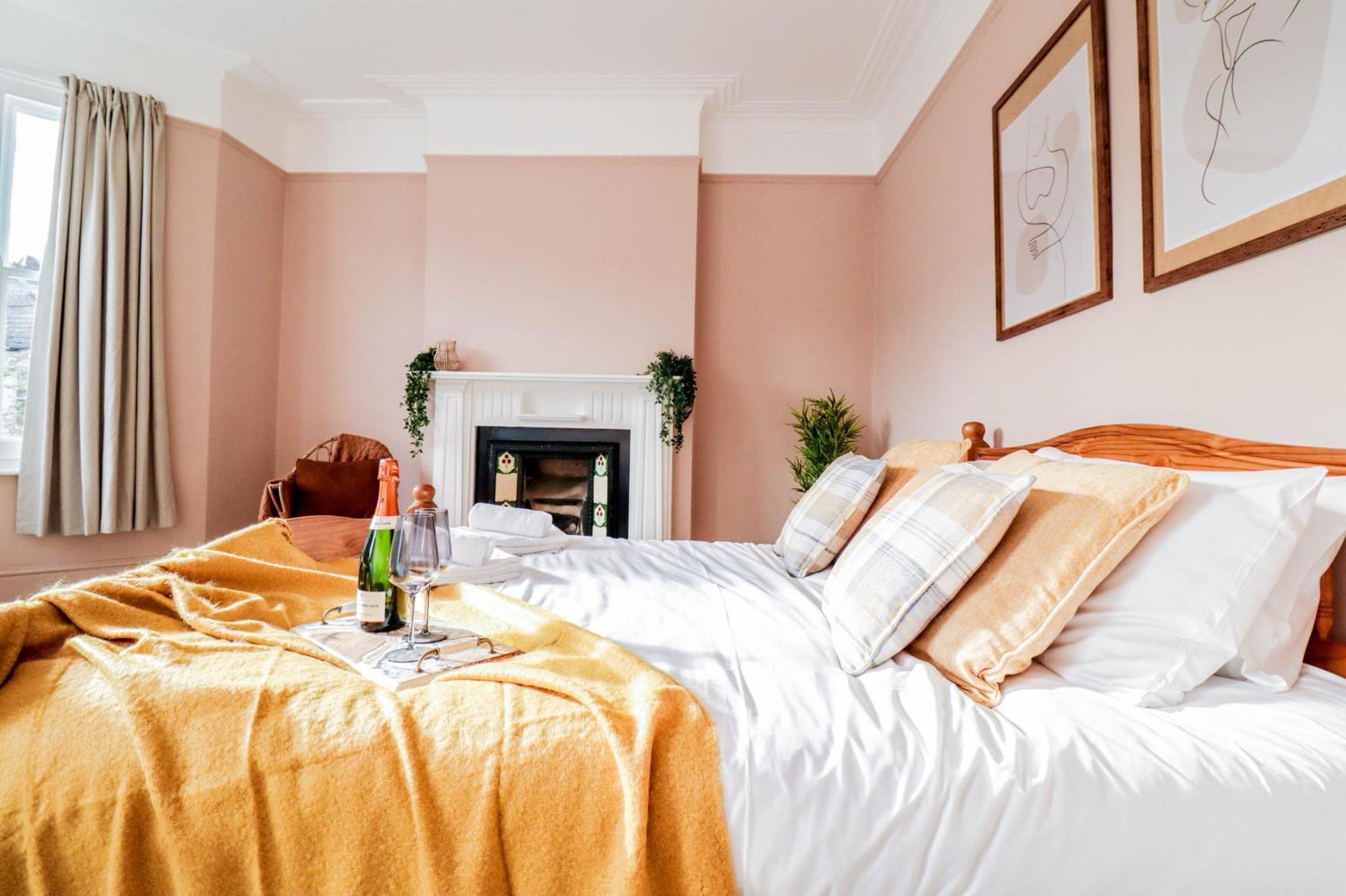 Stunning 5 Bed House In Clapham - Free Wifi! Case de vacanță