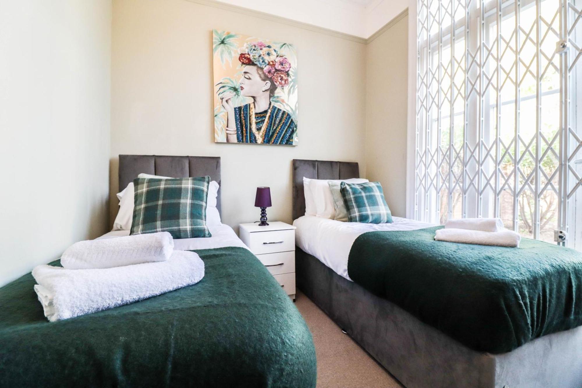Stunning 5 Bed House In Clapham - Free Wifi! Case de vacanță Londra