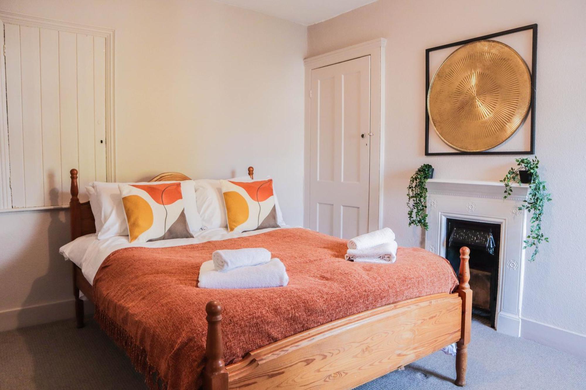 Stunning 5 Bed House In Clapham - Free Wifi! Case de vacanță
