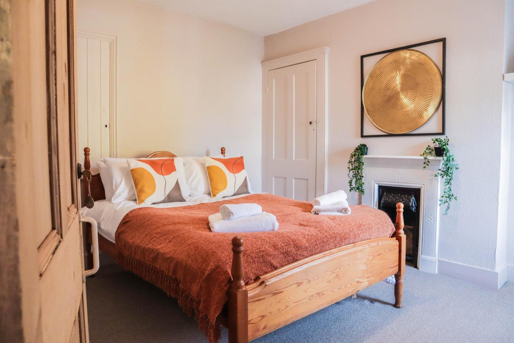 Stunning 5 Bed House In Clapham - Free Wifi! Case de vacanță *