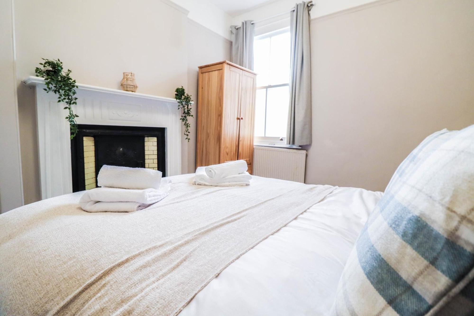 Stunning 5 Bed House In Clapham - Free Wifi! * Londra