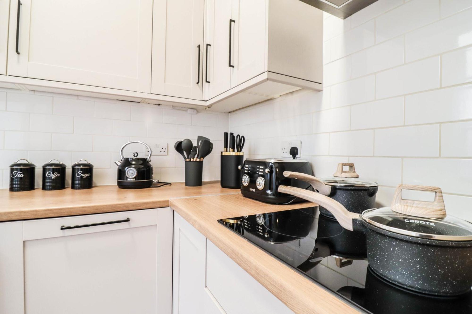 Stunning 5 Bed House In Clapham - Free Wifi! Case de vacanță