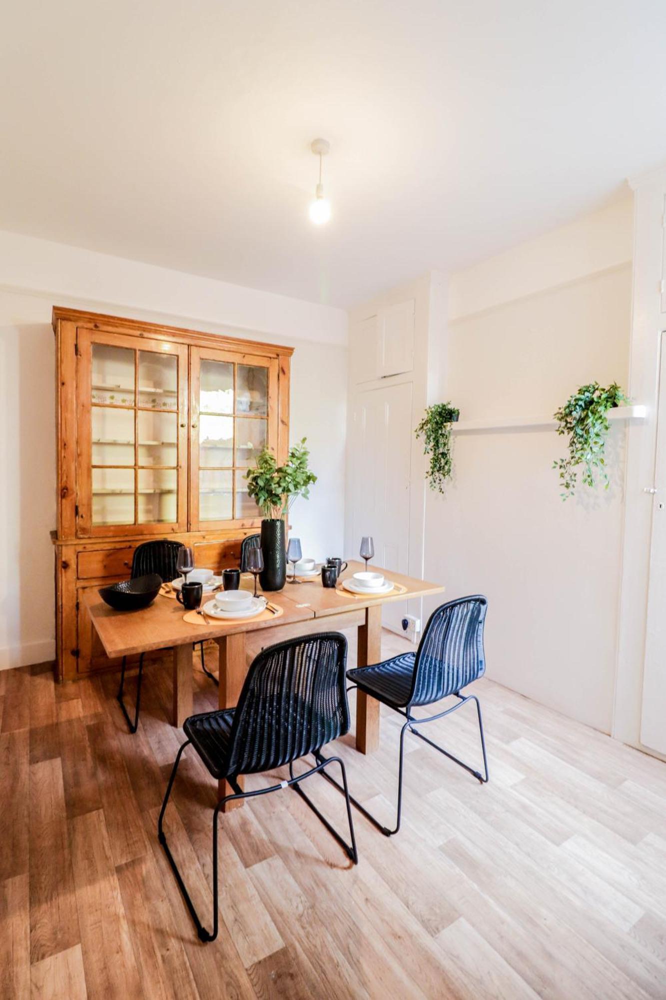 Stunning 5 Bed House In Clapham - Free Wifi! Case de vacanță