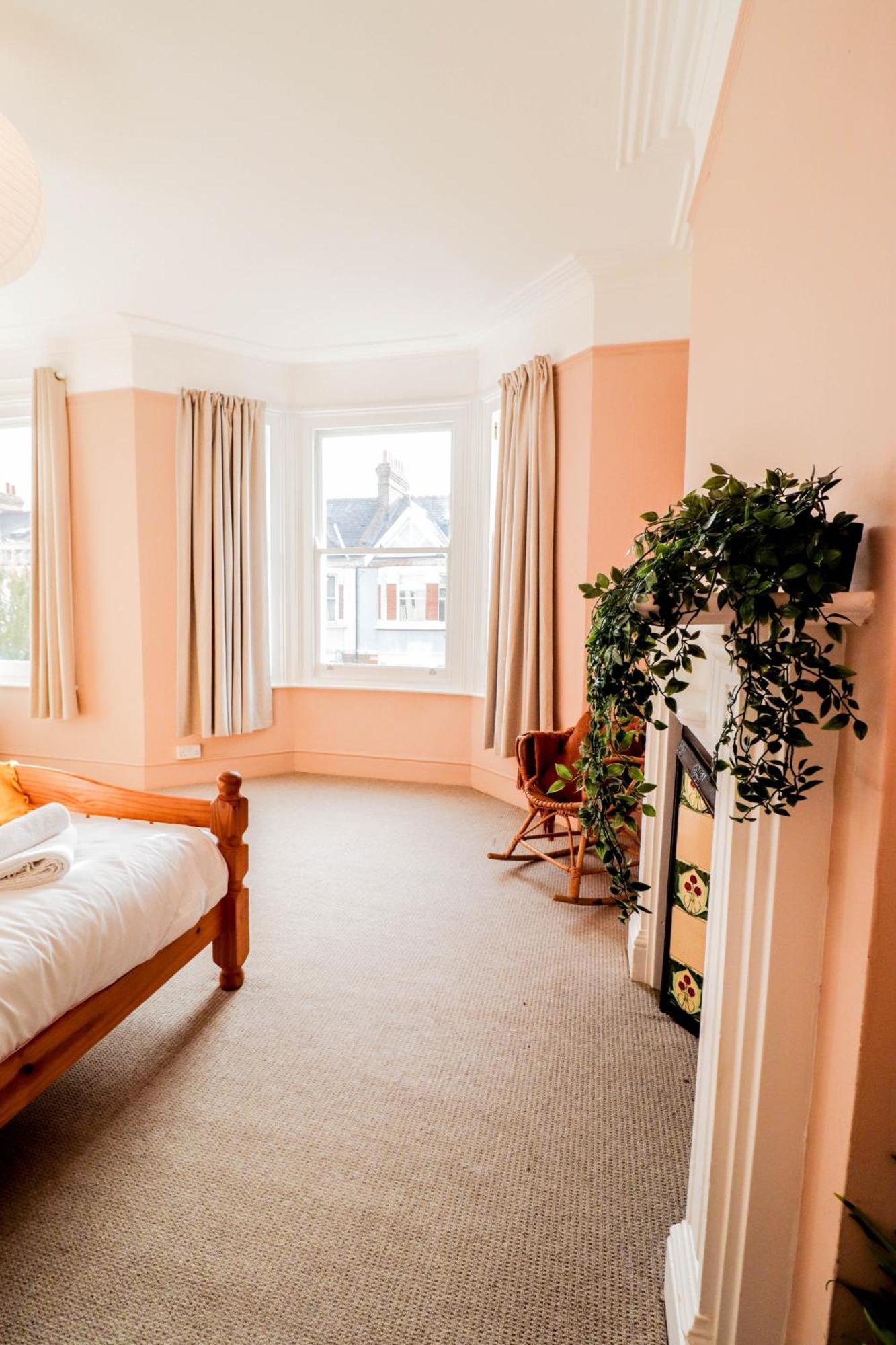 Stunning 5 Bed House In Clapham - Free Wifi! Case de vacanță