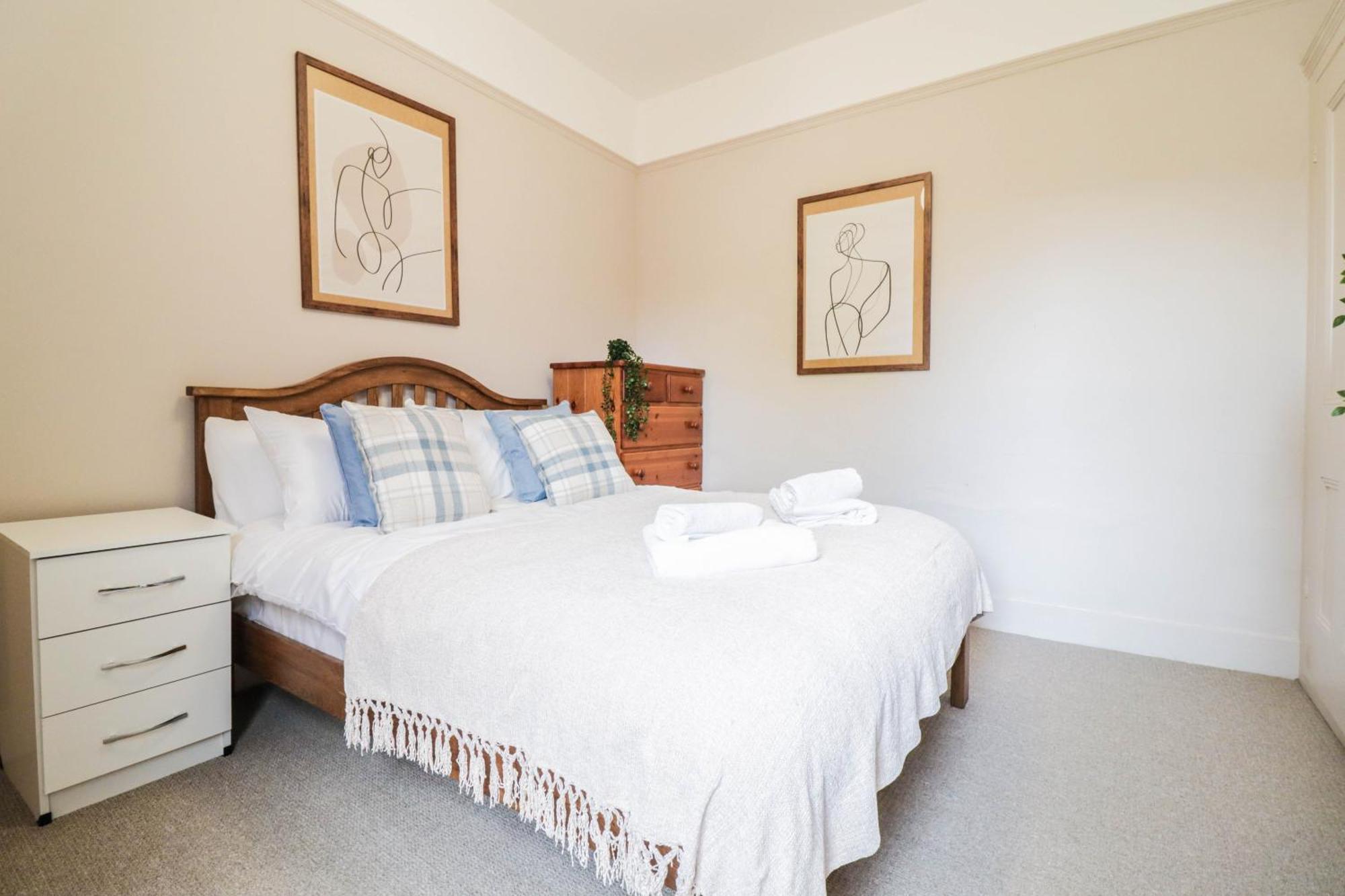Stunning 5 Bed House In Clapham - Free Wifi! Case de vacanță Londra